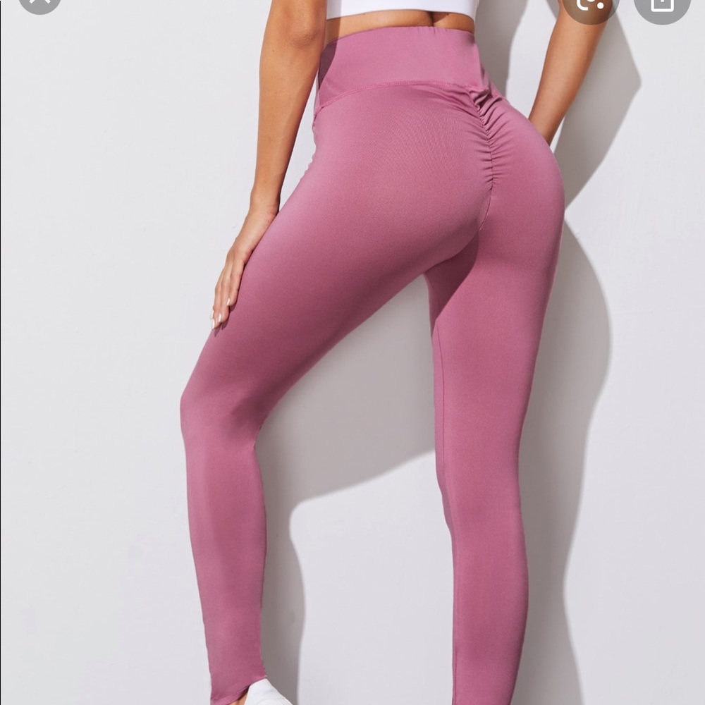 Lilac scrunch butt leggings